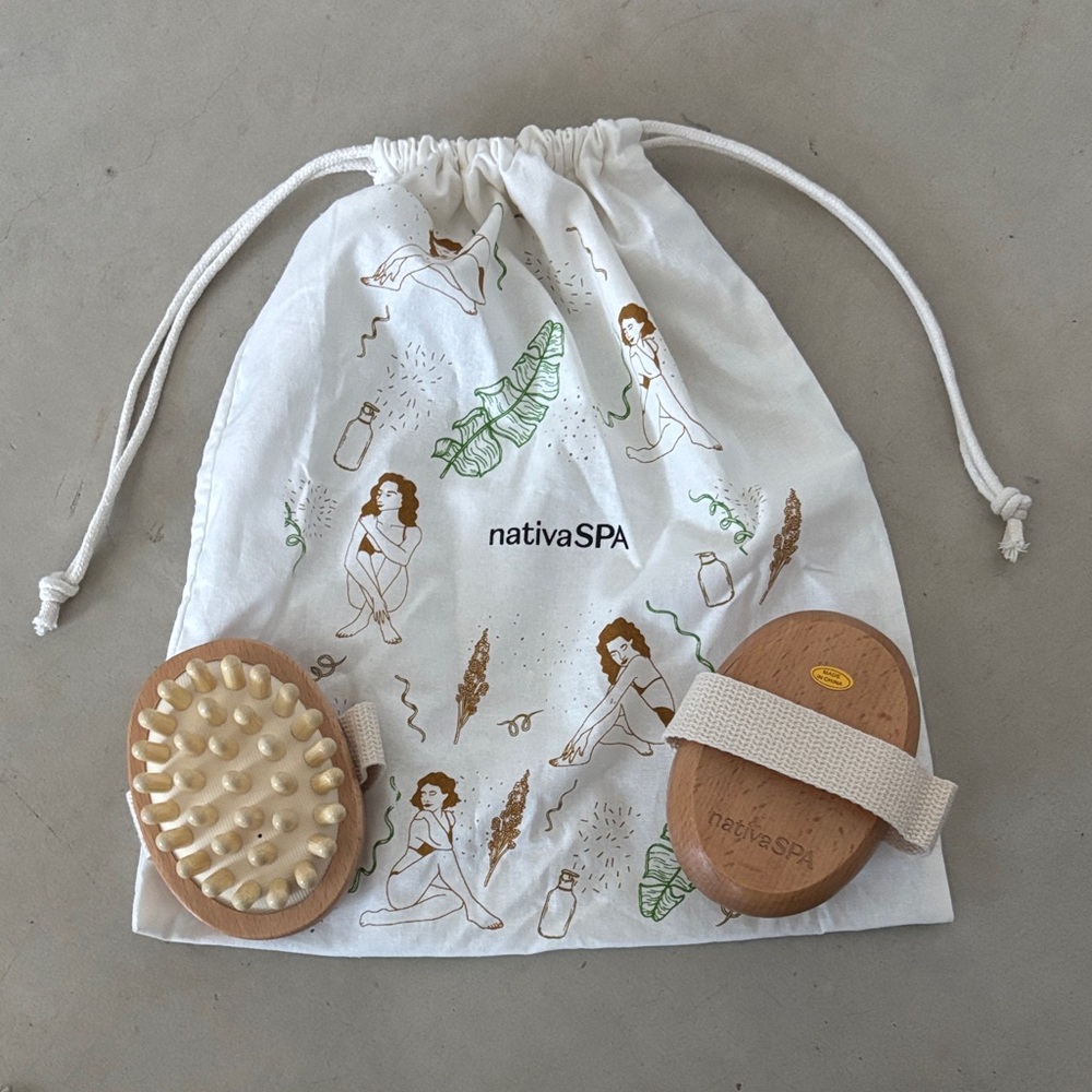 Sale! 2 New NativaSPA Body Massagers with beautiful Drawstring Carrying Bag